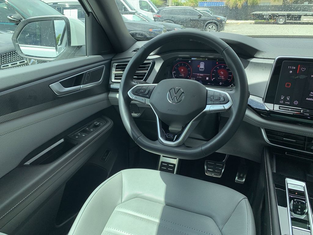 2024 Volkswagen Atlas Cross Sport SEL R-Line photo 2
