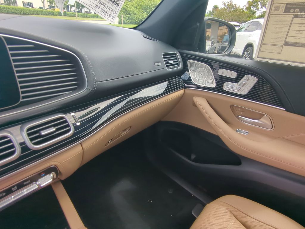 2026 Mercedes Benz GLS 580 4MATIC photo 4