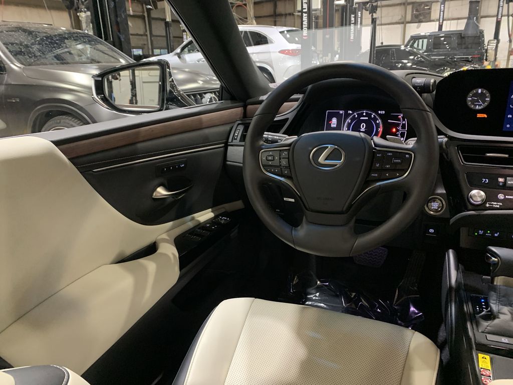 2024 Lexus ES 350 Premium photo 3