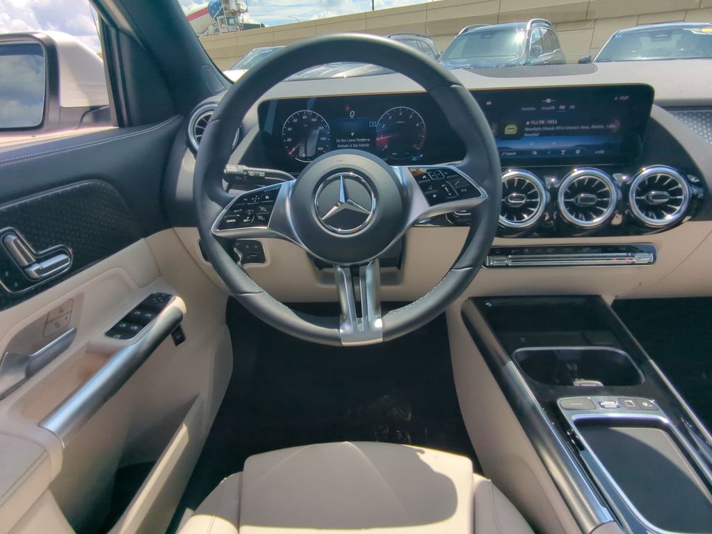2025 Mercedes Benz GLA 250 photo 3