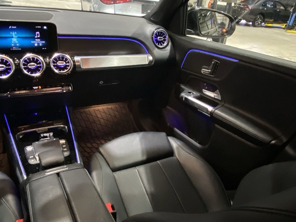 2021 Mercedes Benz GLB 250 photo 2