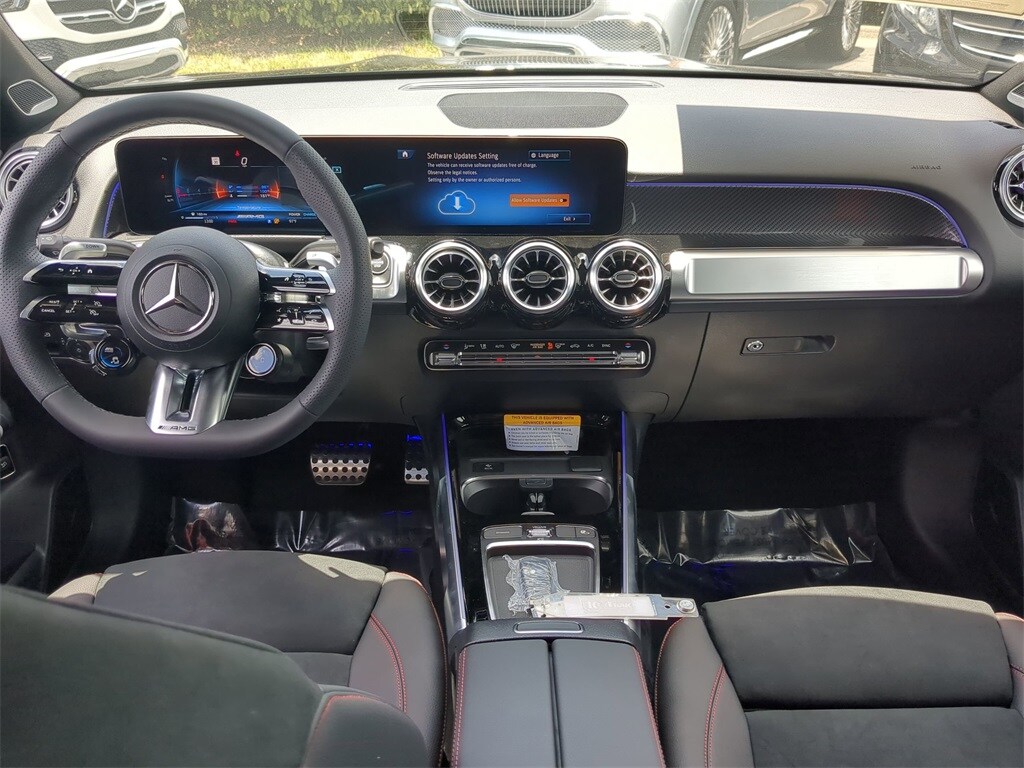 2024 Mercedes Benz GLB 35 AMG photo 2