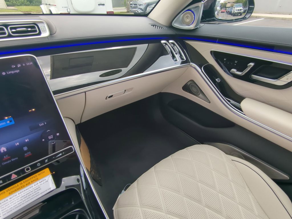 2026 Mercedes Benz S 580e 4MATIC photo 4