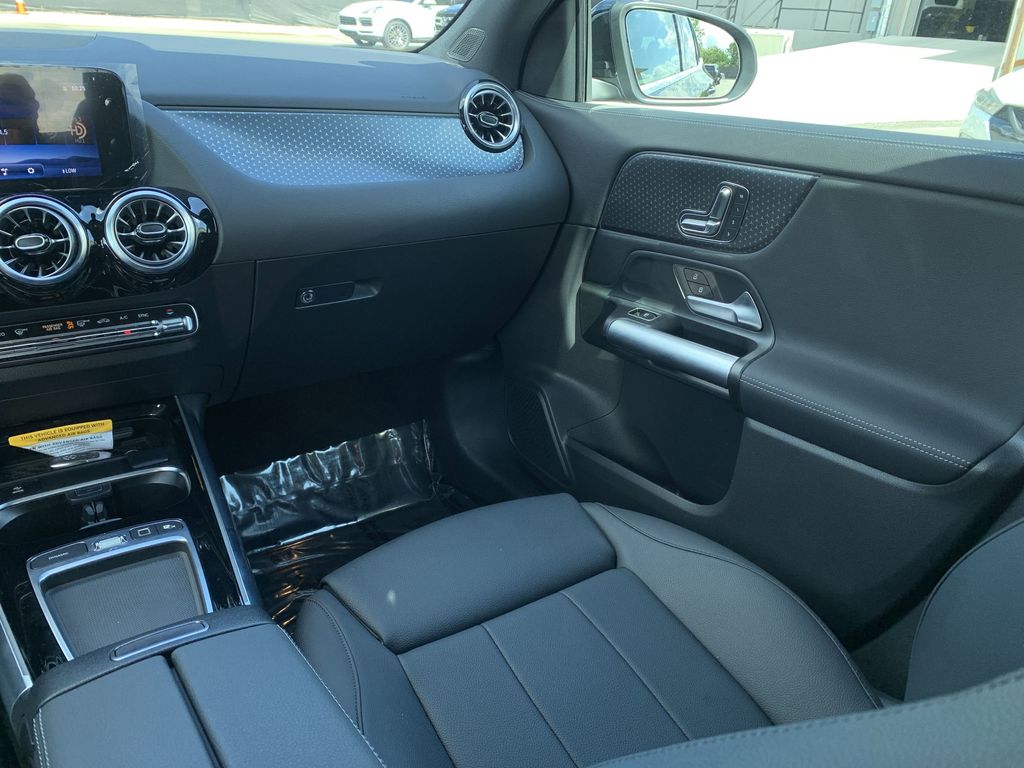 2025 Mercedes Benz GLA 250 photo 4