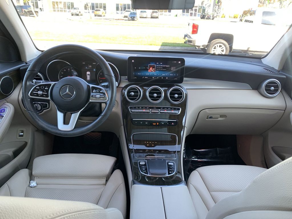2021 Mercedes Benz GLC 300 photo 2
