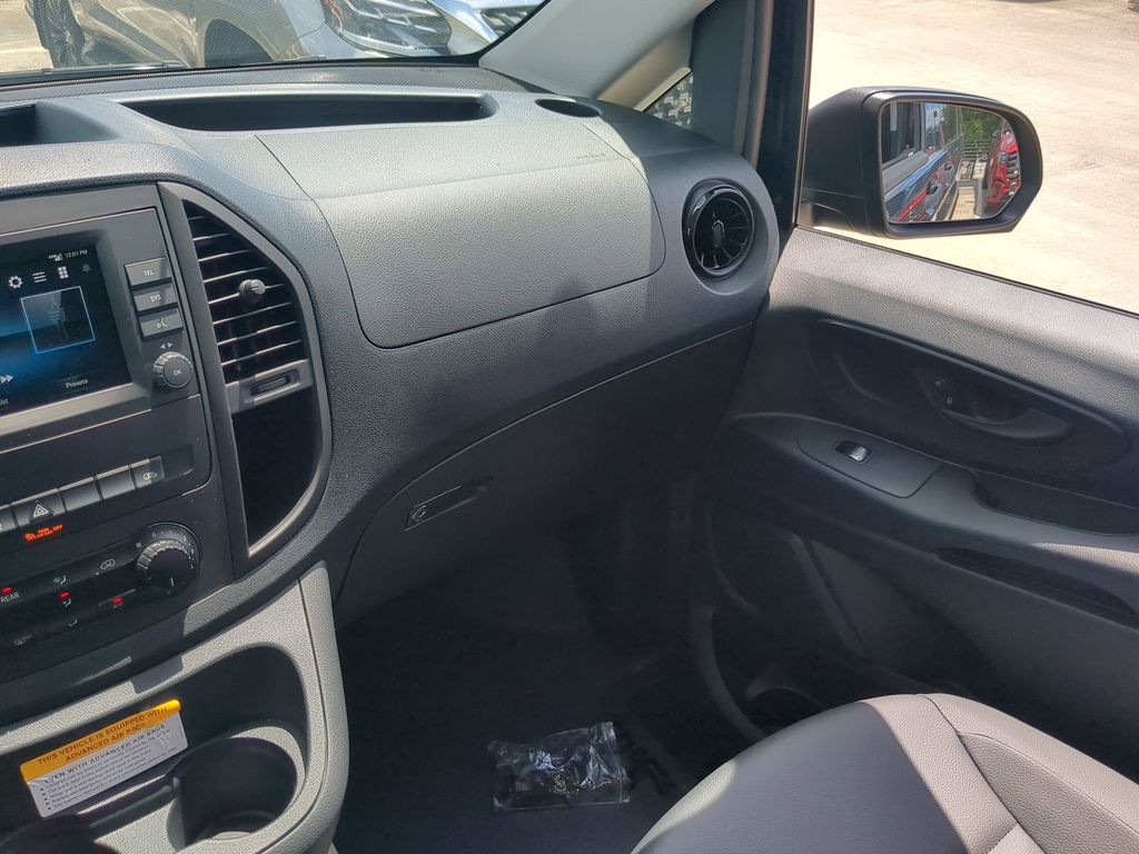 2023 Mercedes Benz Metris photo 4