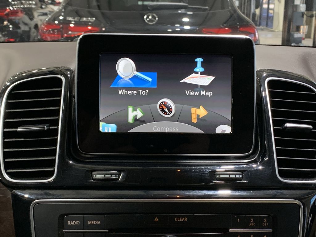 2017 Mercedes Benz GLE 4MATIC photo 4