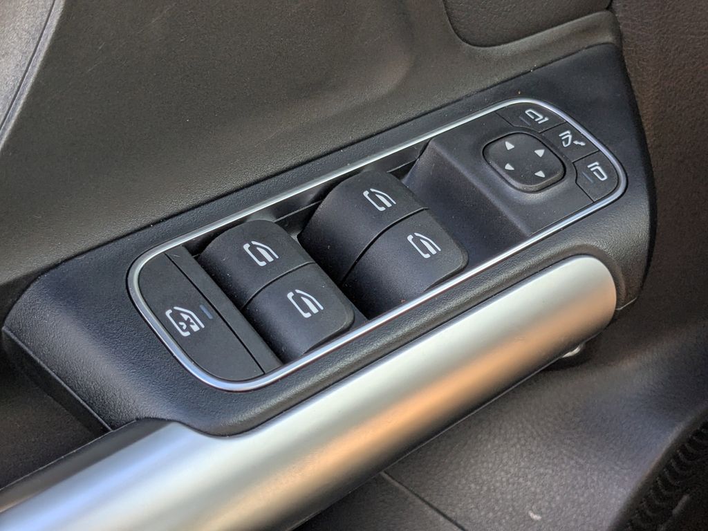 2025 Mercedes-Benz GLA GLA250 - Photo 9