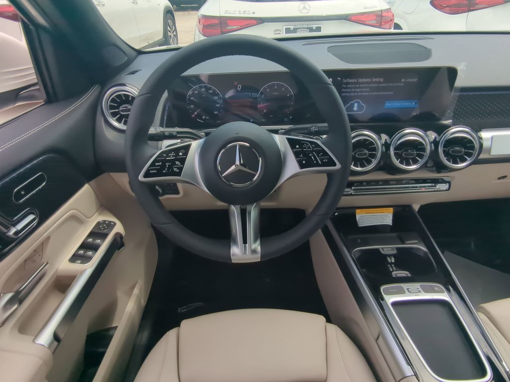 2025 Mercedes Benz GLB 250 photo 3