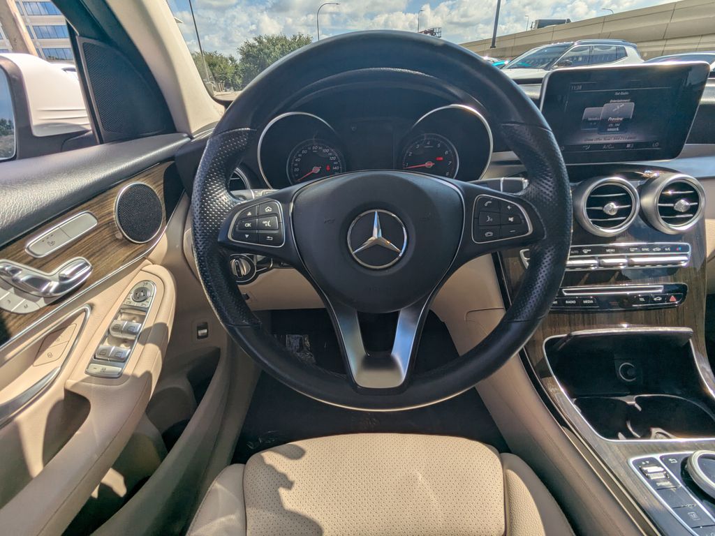 2019 Mercedes Benz GLC 4MATIC photo 3