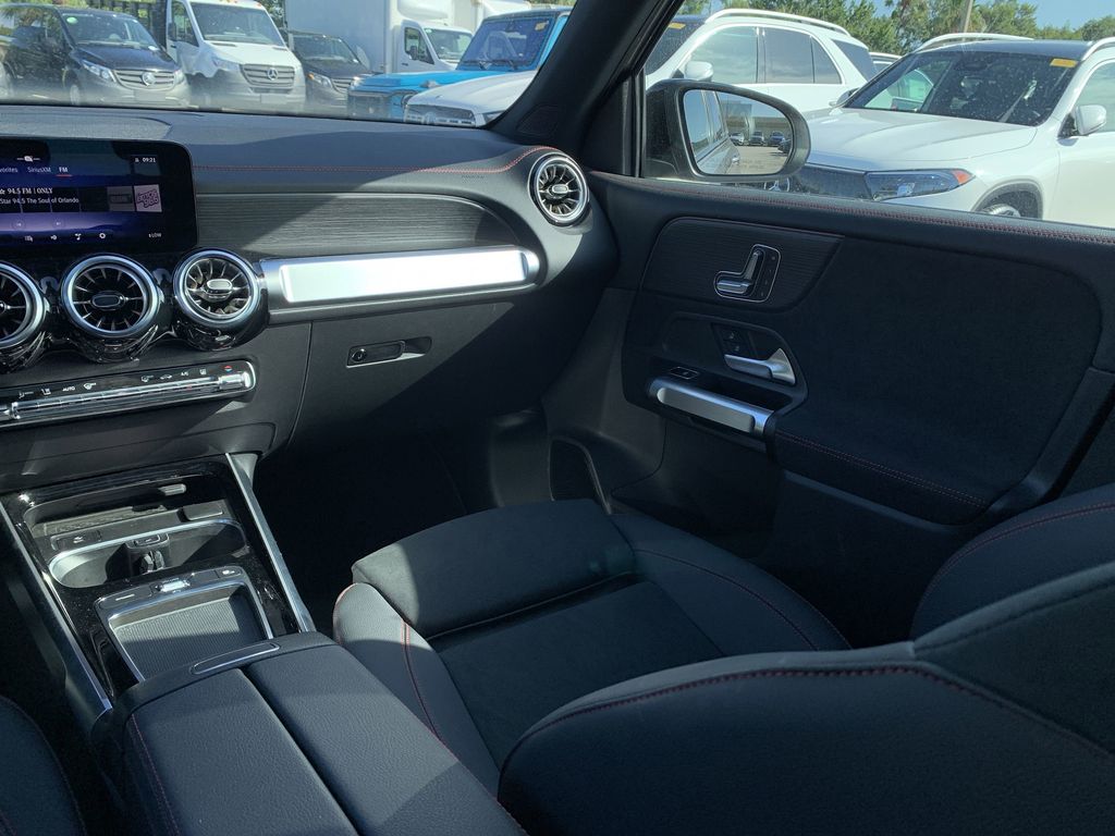 2024 Mercedes Benz EQB 300 4MATIC photo 4