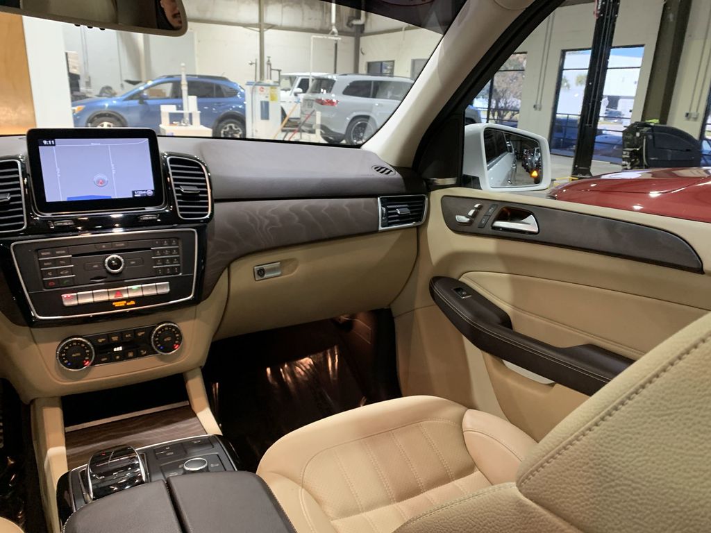 2019 Mercedes Benz GLE 4MATIC photo 4