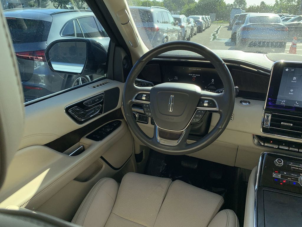 2019 Lincoln Navigator L Reserve photo 2