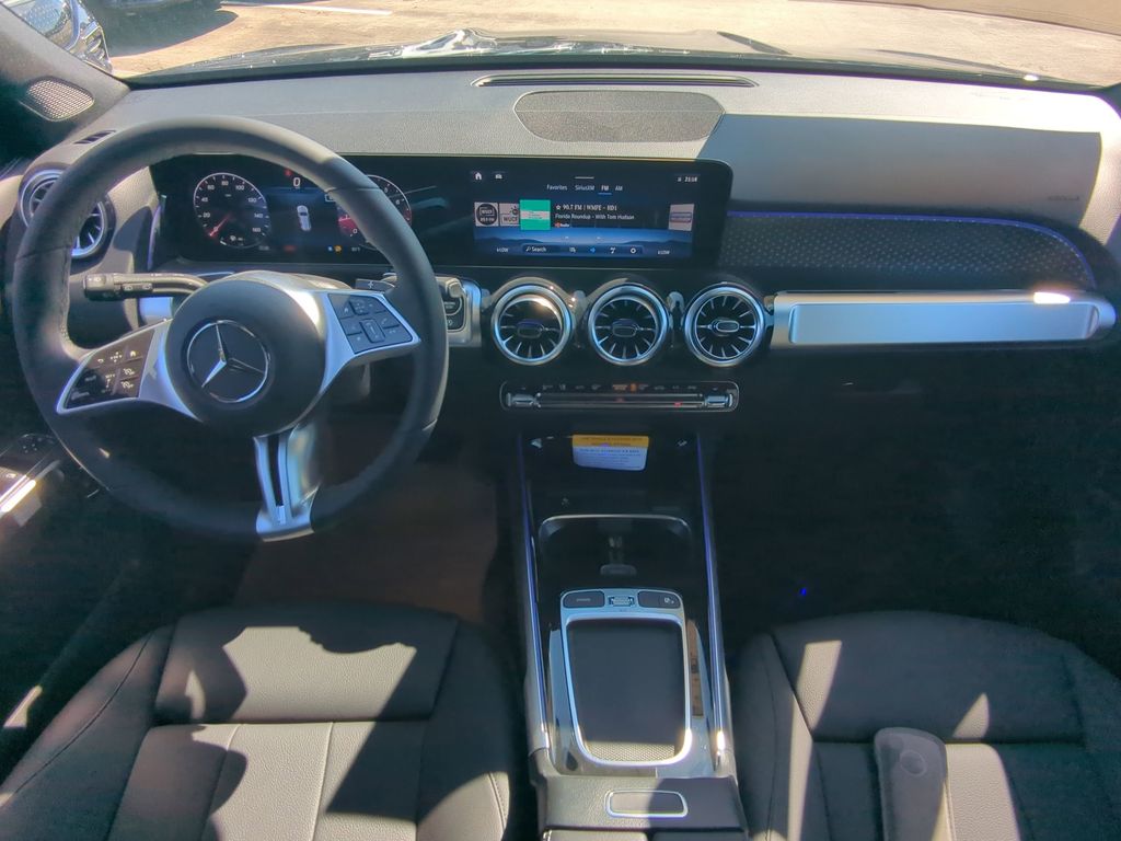 2025 Mercedes Benz GLB photo 2
