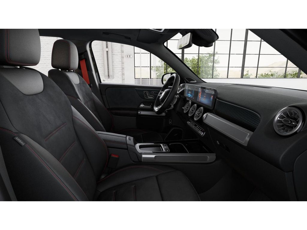 2026 Mercedes Benz GLB AMG 35 photo 4