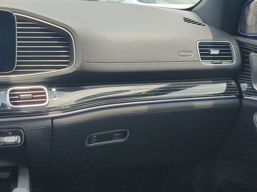 2025 Mercedes Benz GLS 450 4MATIC photo 4