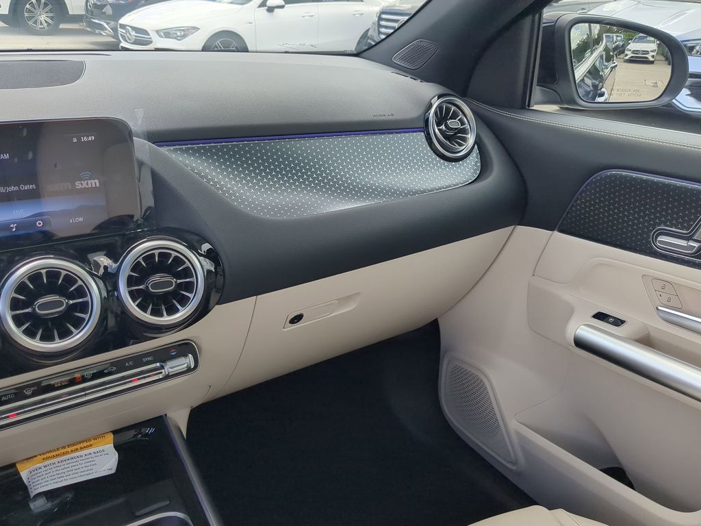 2025 Mercedes Benz GLA photo 4