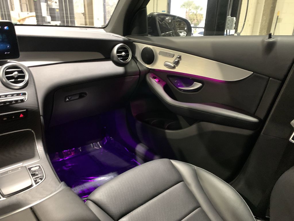 2022 Mercedes Benz GLC 300 photo 4