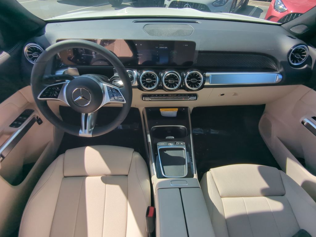 2025 Mercedes Benz GLB 250 photo 2