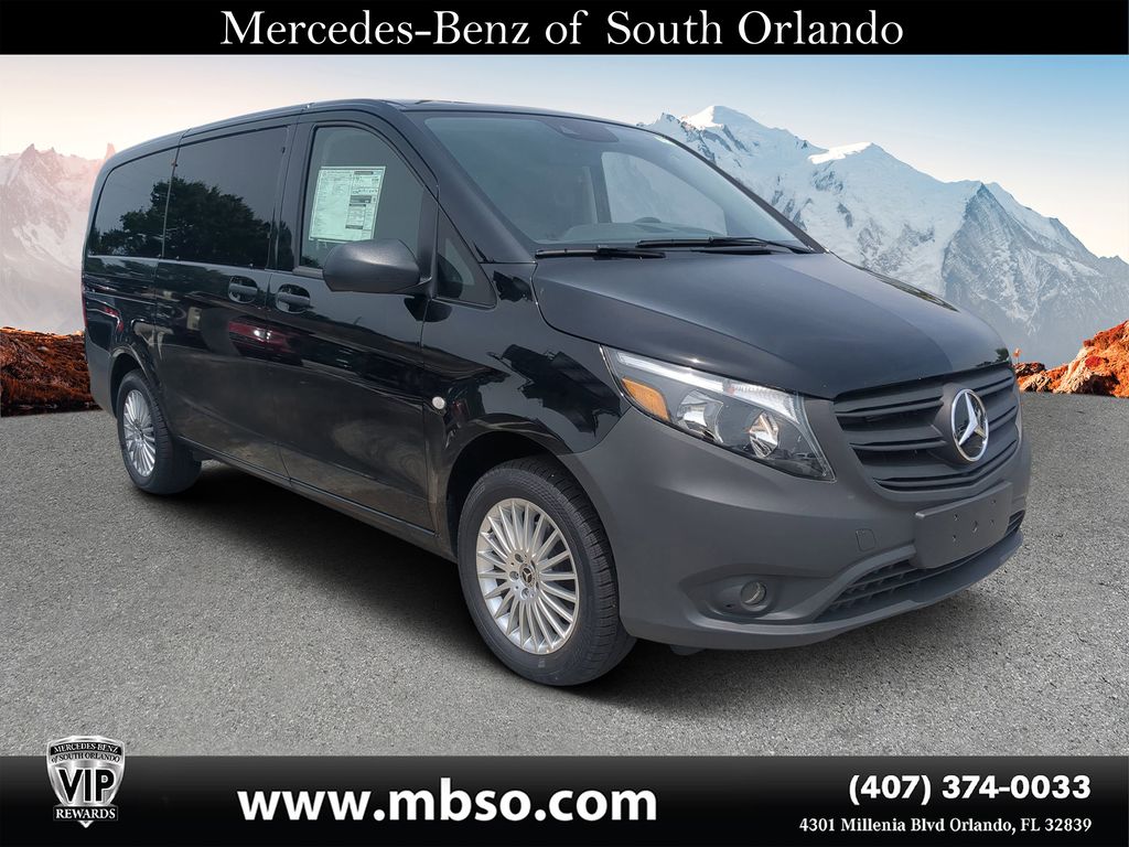 2023 Mercedes-Benz Metris Passenger Van Base's photo