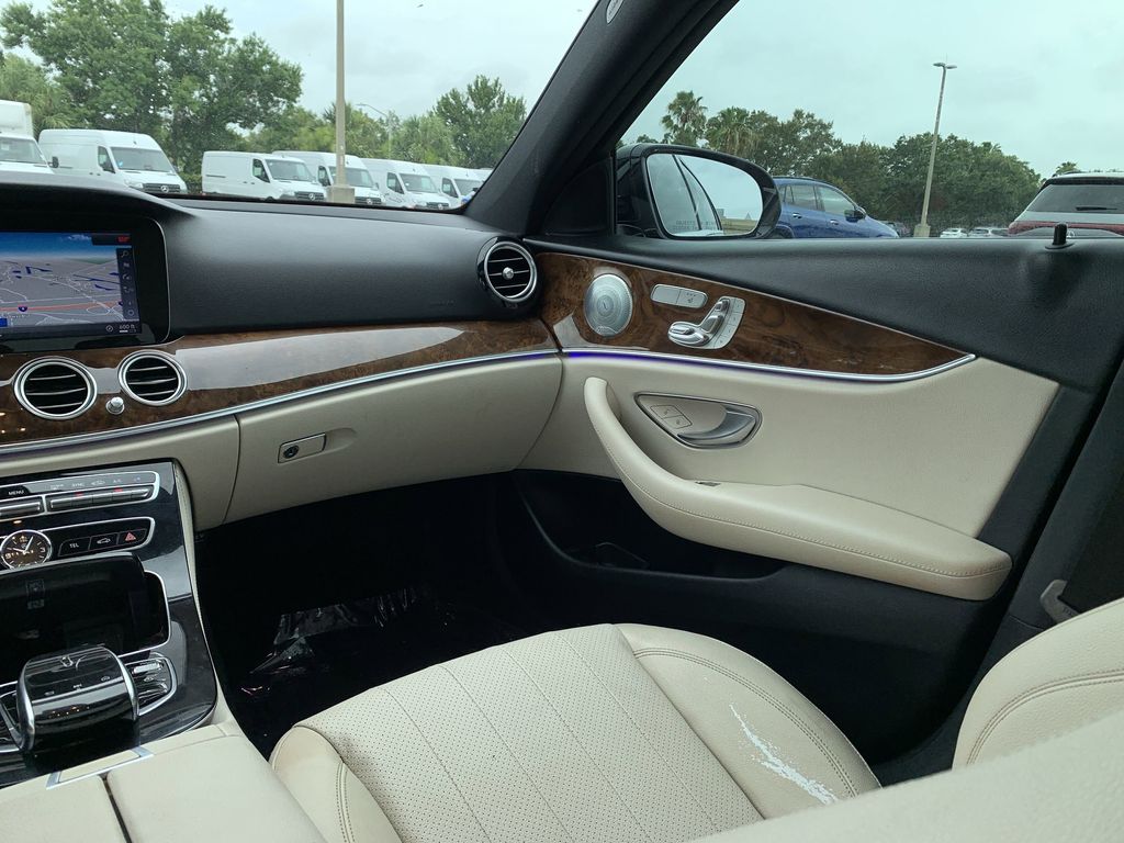 2018 Mercedes Benz E 400 photo 4