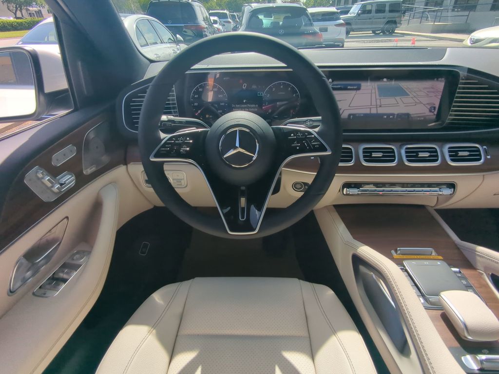 2025 Mercedes Benz GLS 450 4MATIC photo 2