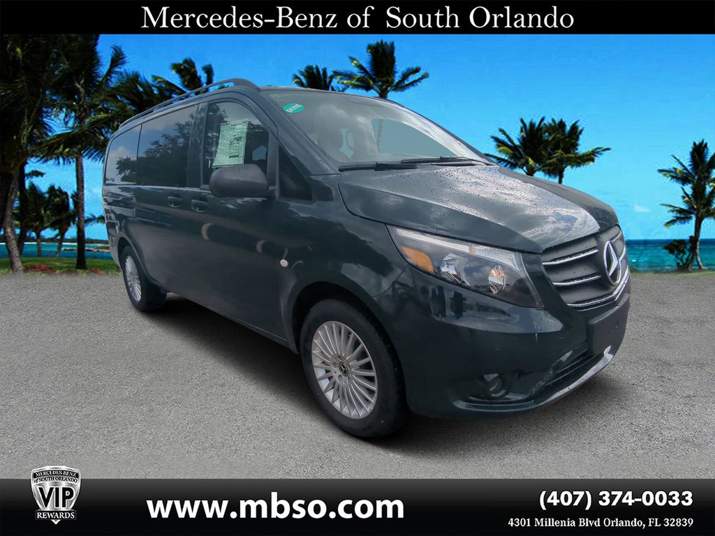 2023 Mercedes-Benz Metris Passenger Van