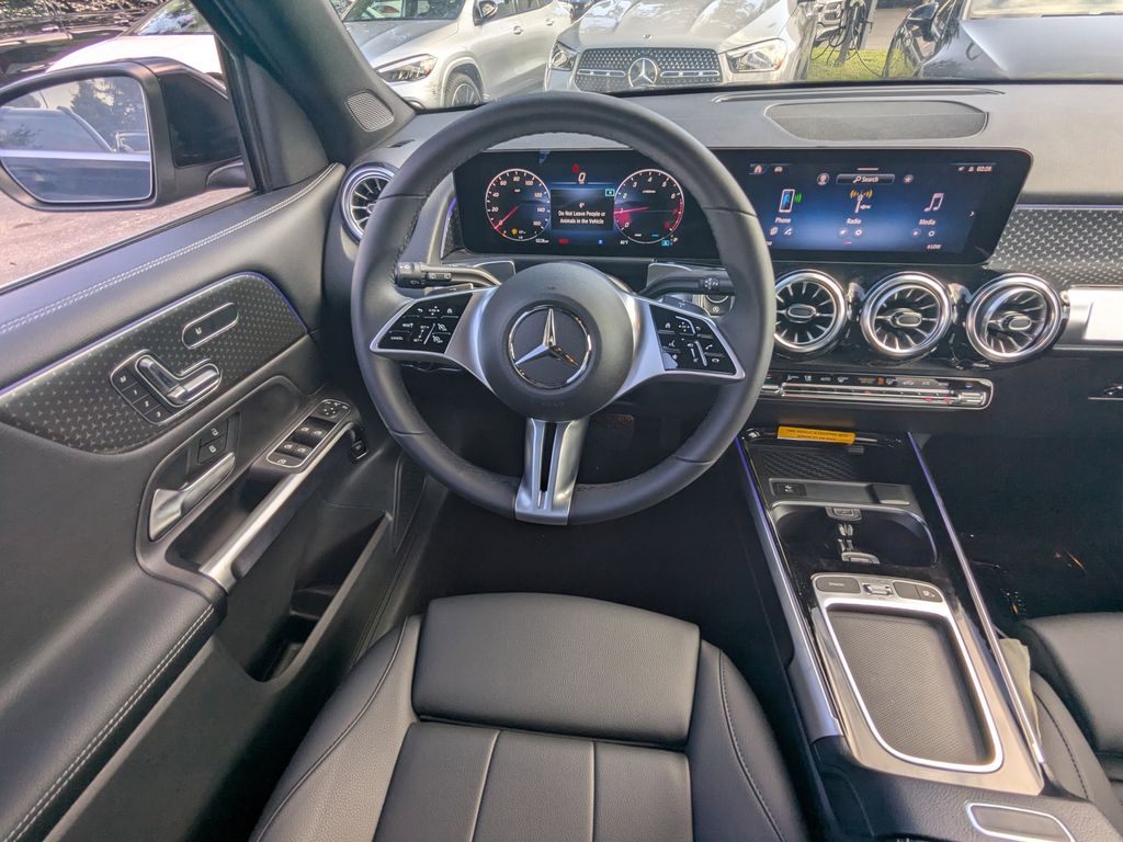 2024 Mercedes Benz GLB 250 4MATIC photo 3
