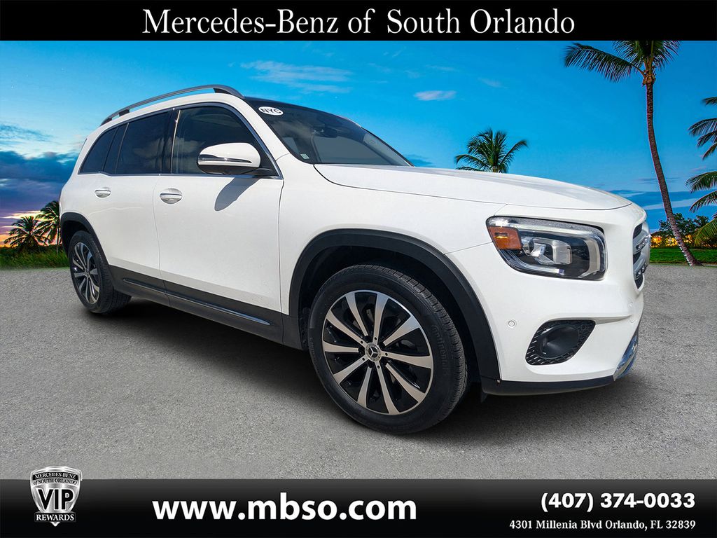 2023 Mercedes-Benz GLB Base's photo