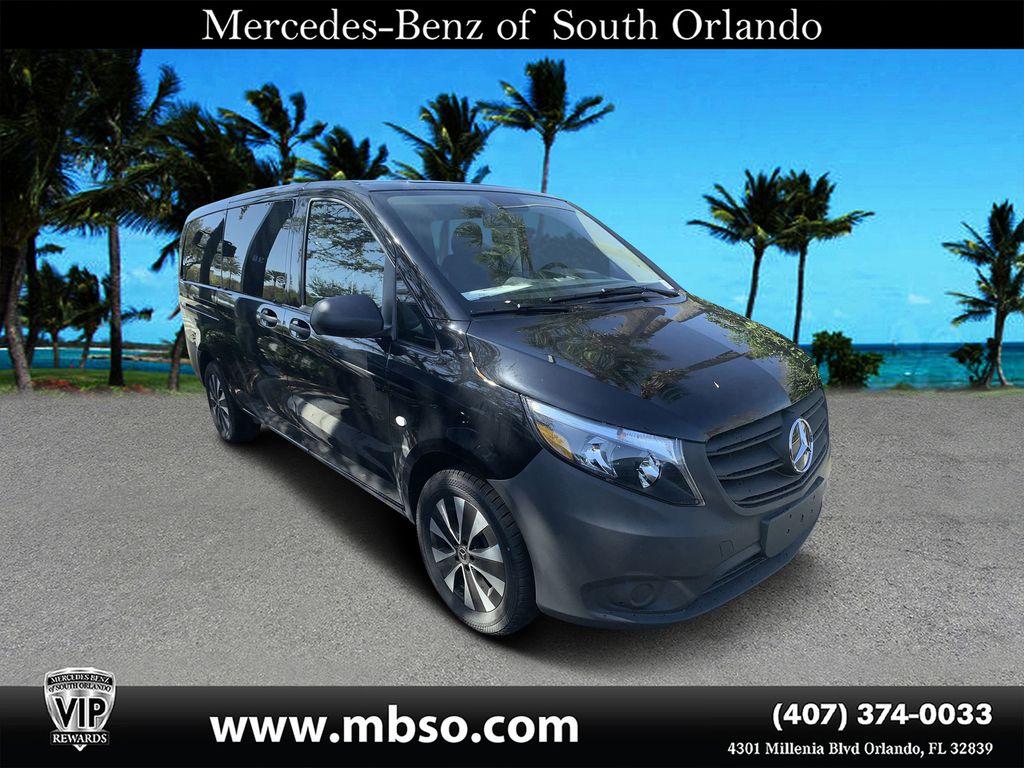 2023 Mercedes-Benz Metris Passenger Van Base's photo