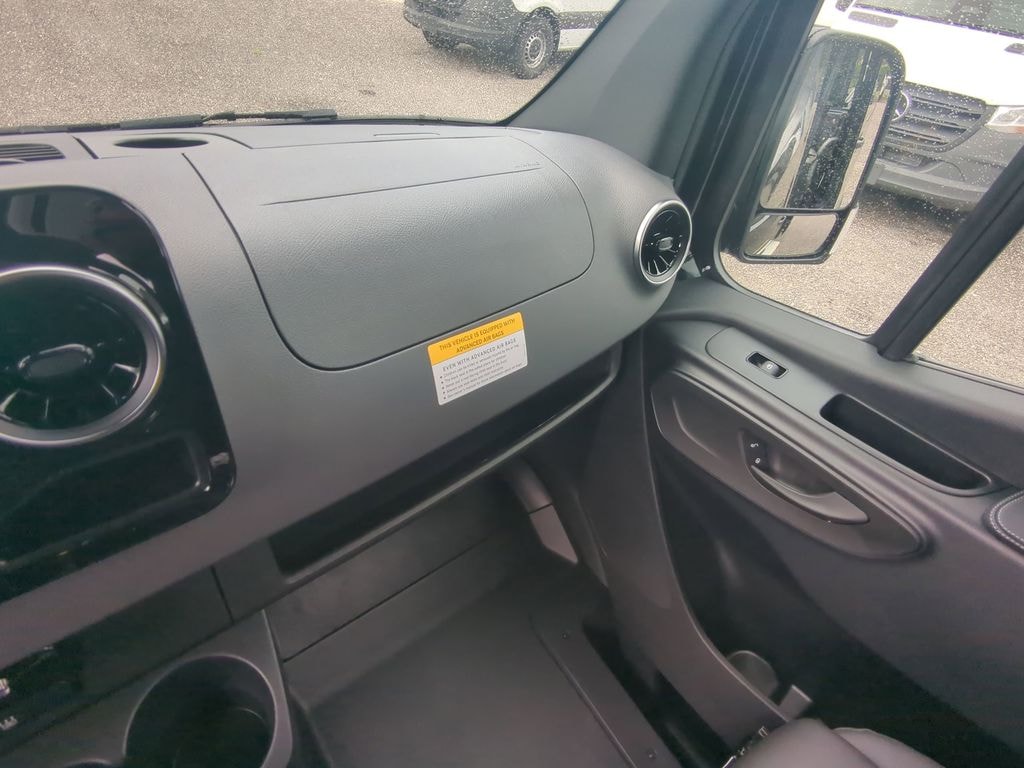 New 2025 Mercedes-Benz Sprinter 2500 Passenger 144 WB Minivan/Van
