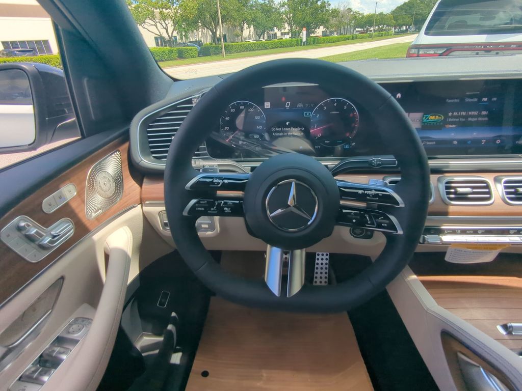 2026 Mercedes Benz GLS 450 4MATIC photo 3