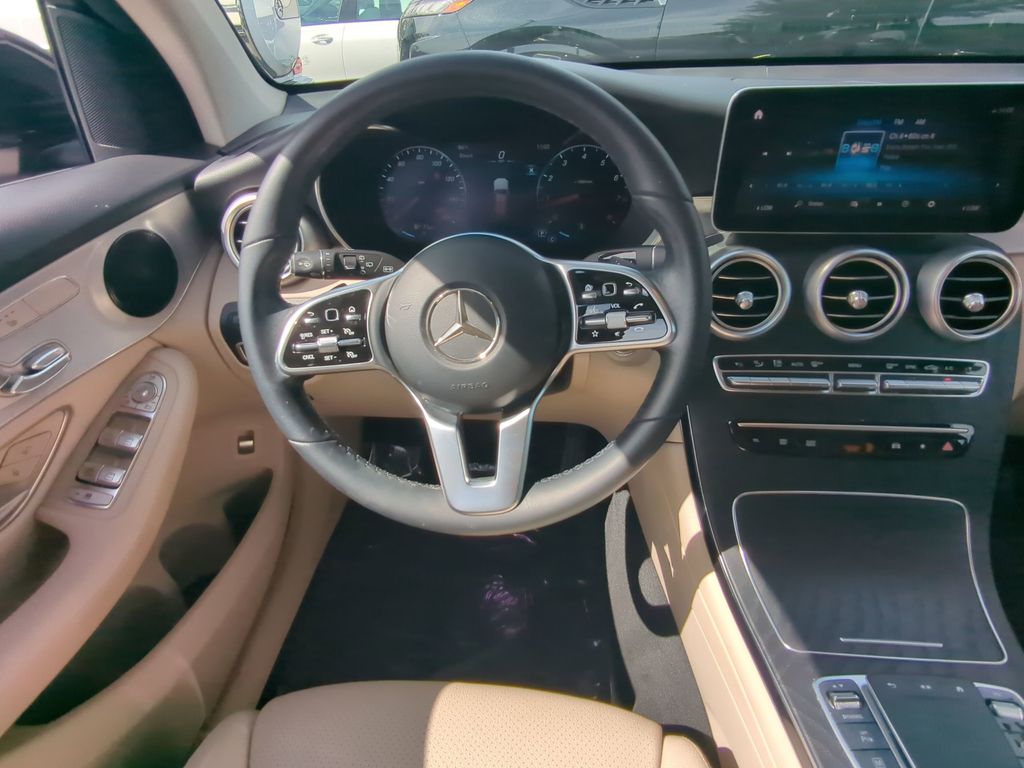 2022 Mercedes Benz GLC 300 photo 2