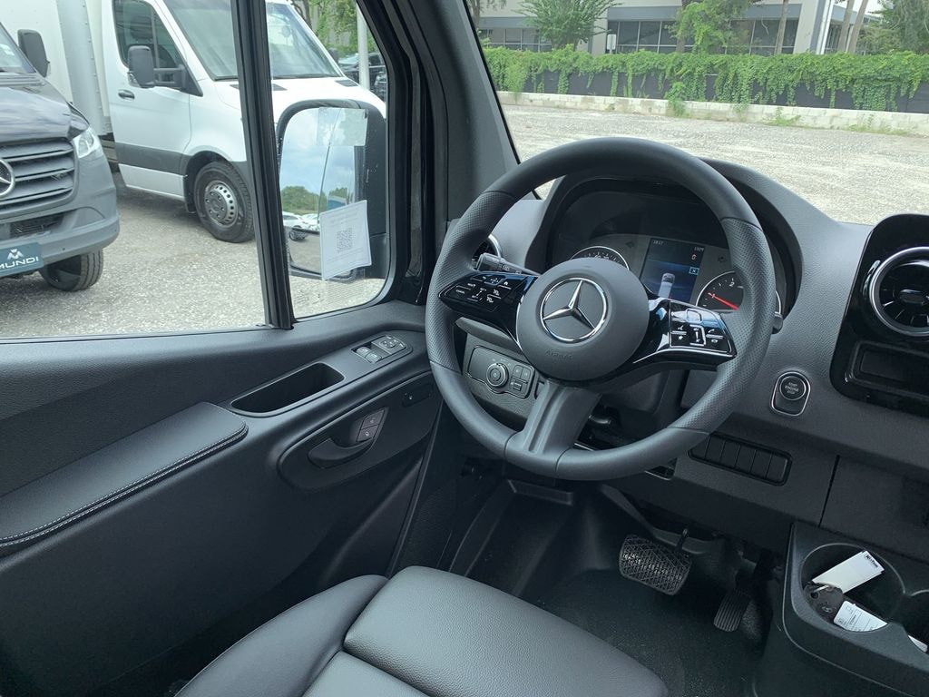 New 2025 Mercedes-Benz Sprinter 2500 Passenger 170 WB Minivan/Van