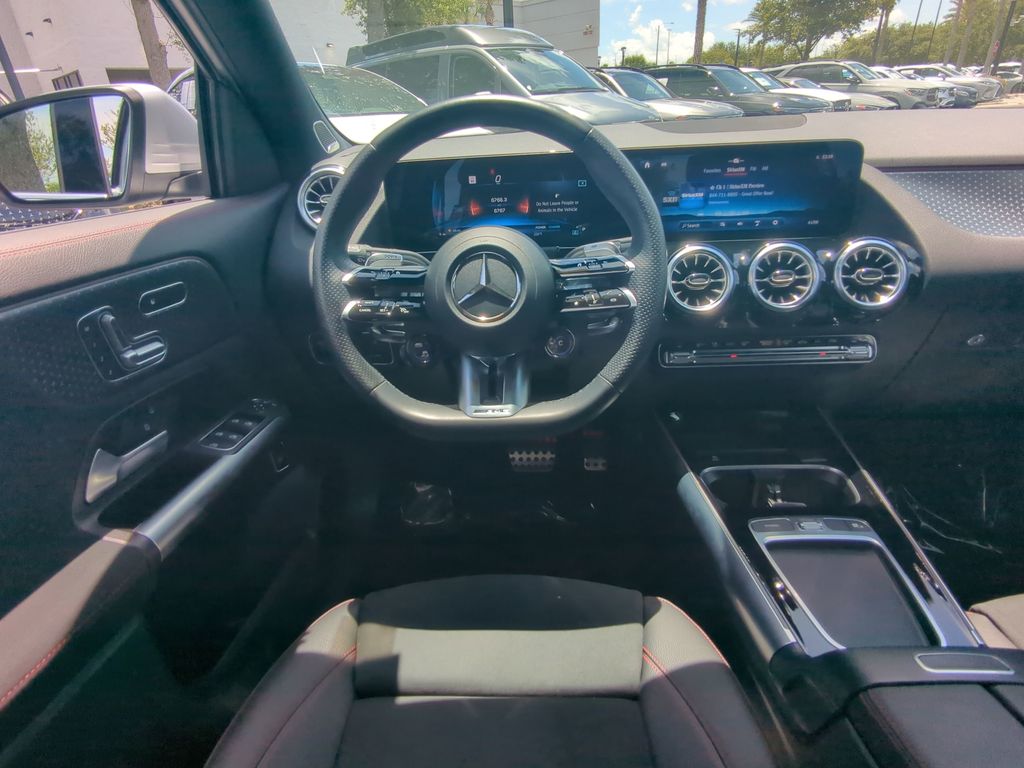 2024 Mercedes Benz GLA 4MATIC photo 2