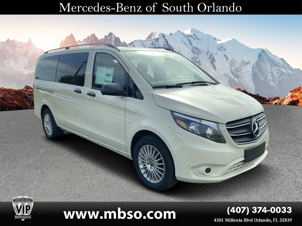 2023 Mercedes-Benz Metris Passenger Van Base's photo
