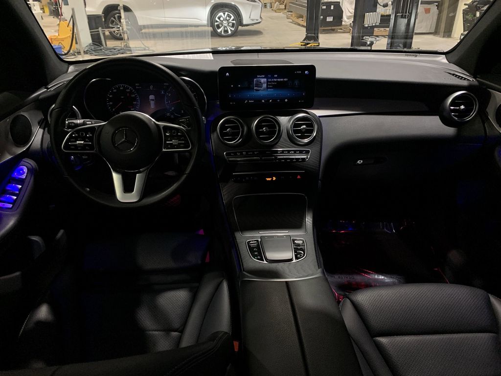 2022 Mercedes Benz GLC 300 photo 2