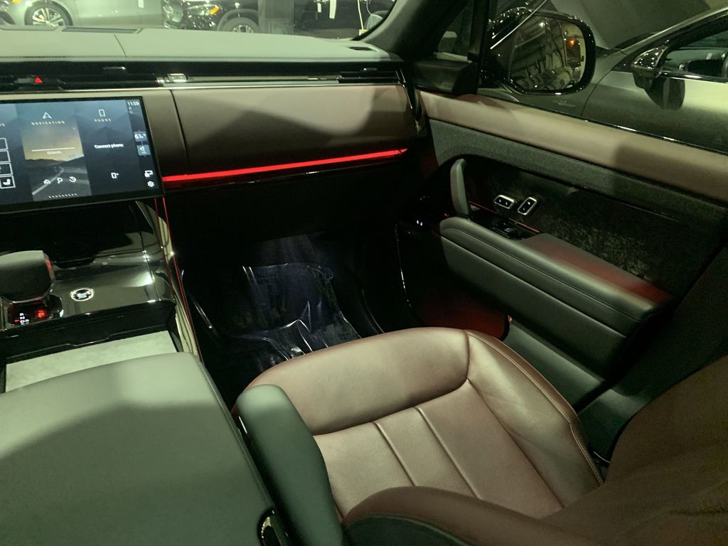 2025 Land Rover Range Rover Sport P530 Autobiography photo 3