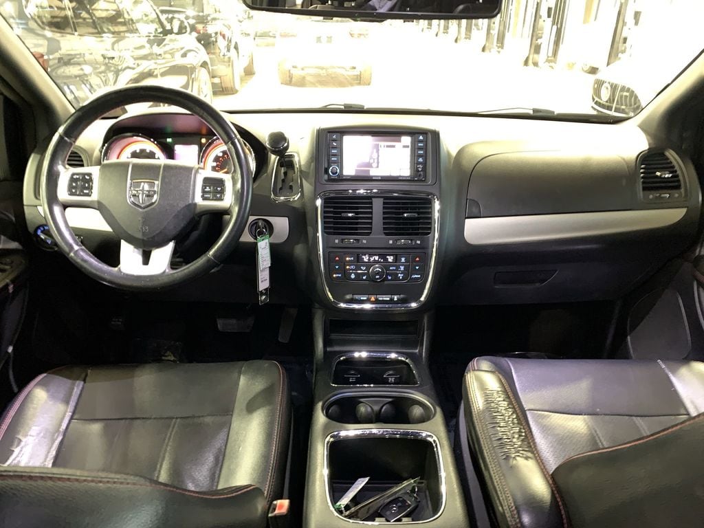 2017 Dodge Grand Caravan GT photo 2