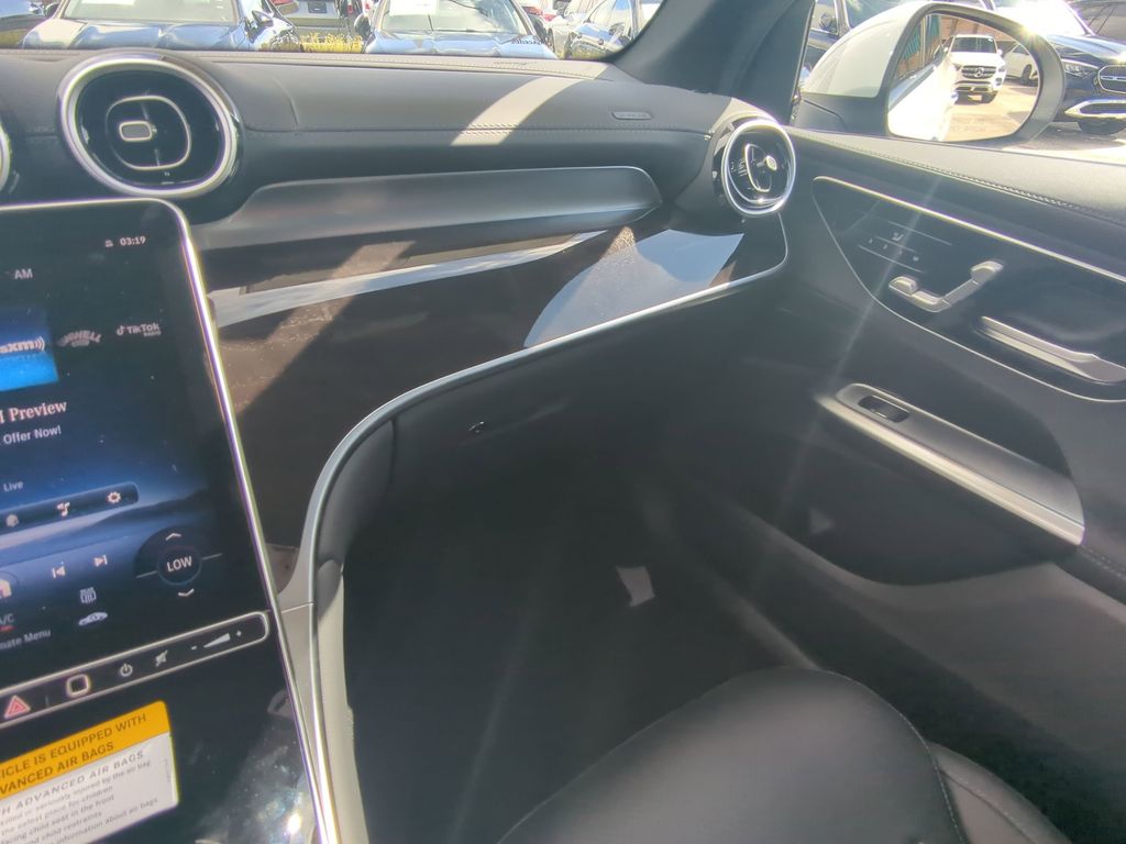 2026 Mercedes Benz GLC 300 photo 4