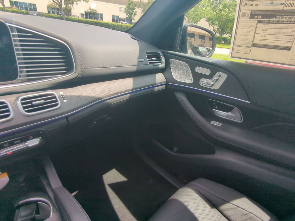 2025 Mercedes Benz GLE 450 4MATIC photo 4
