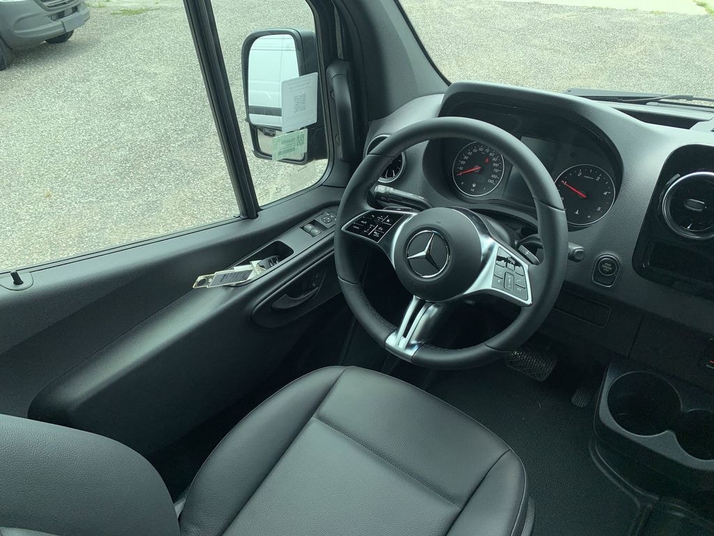 New 2025 Mercedes-Benz Sprinter 2500 Passenger 170 WB Minivan/Van