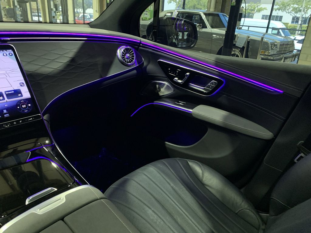 2023 Mercedes Benz EQS SUV 450 photo 3