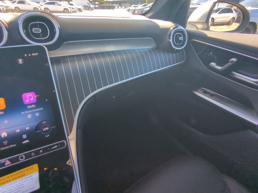 2026 Mercedes Benz GLC 300 photo 4