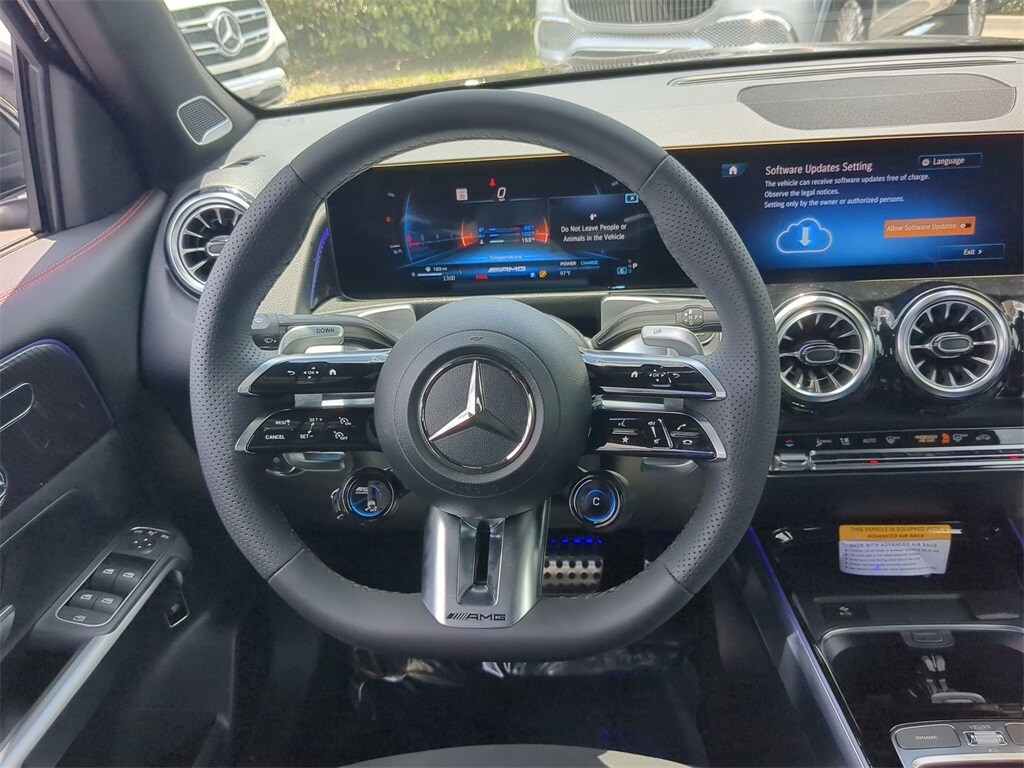2024 Mercedes Benz GLB 35 AMG photo 3