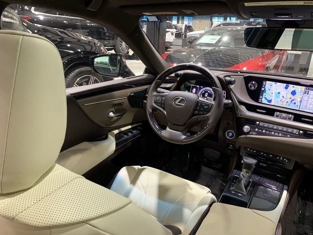 2021 Lexus ES Ultra Luxury photo 3