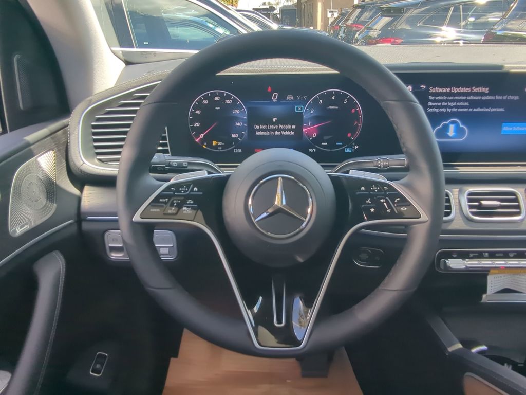 2026 Mercedes Benz GLS 450 4MATIC photo 3