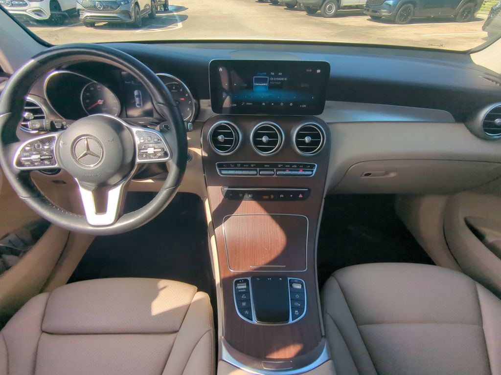 2022 Mercedes Benz GLC 300 4MATIC photo 2