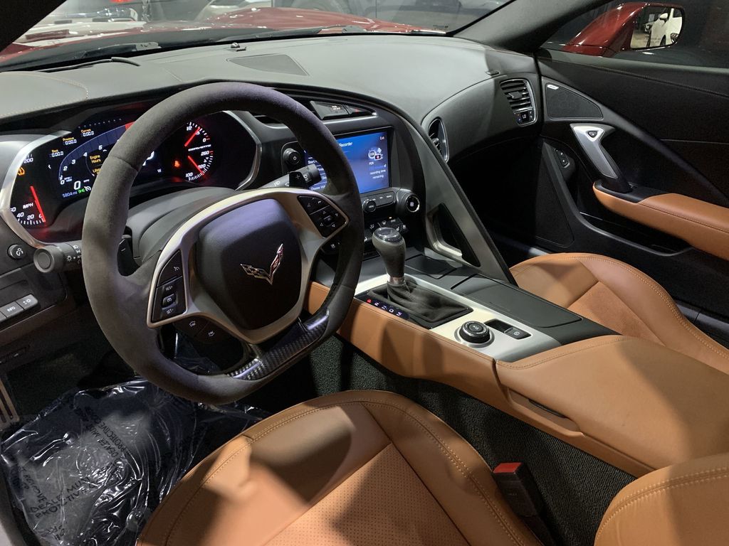 2017 Chevrolet Corvette Stingray 2LT photo 2
