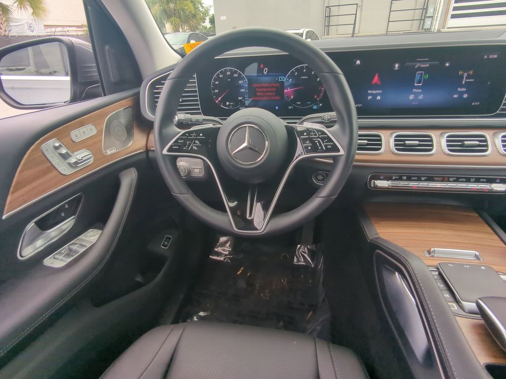 2025 Mercedes Benz GLE 350 4MATIC photo 3